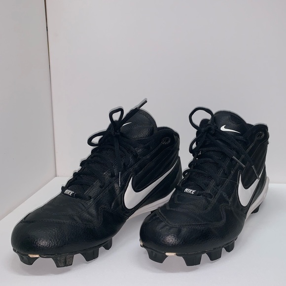 Black Nike Football Cleat - Picture 3 of 8
